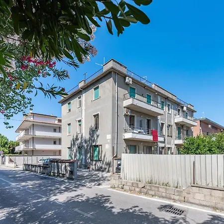 Seaview With Private Parking!